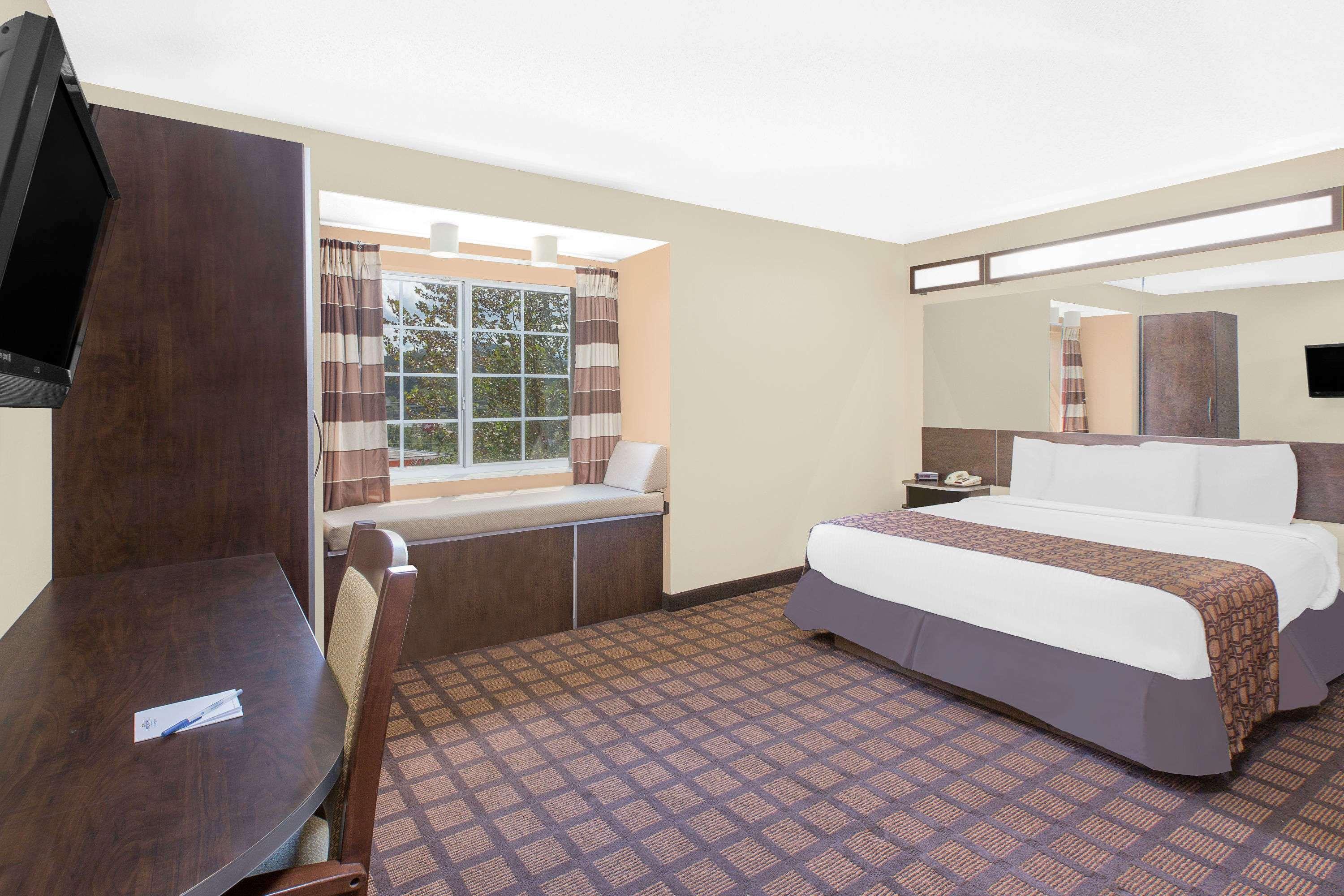 Microtel Inn & Suites By Wyndham Franklin Bagian luar foto