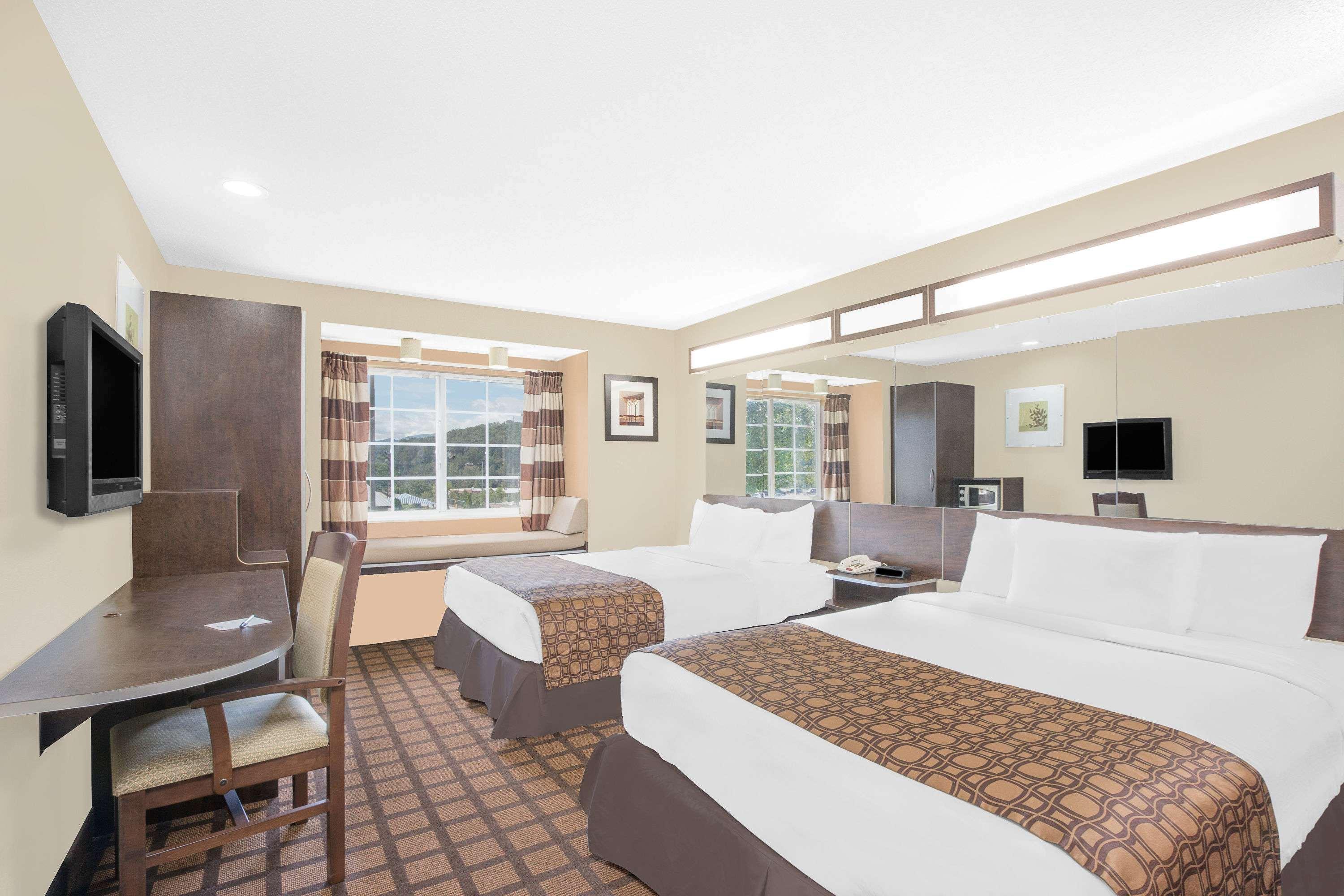 Microtel Inn & Suites By Wyndham Franklin Bagian luar foto