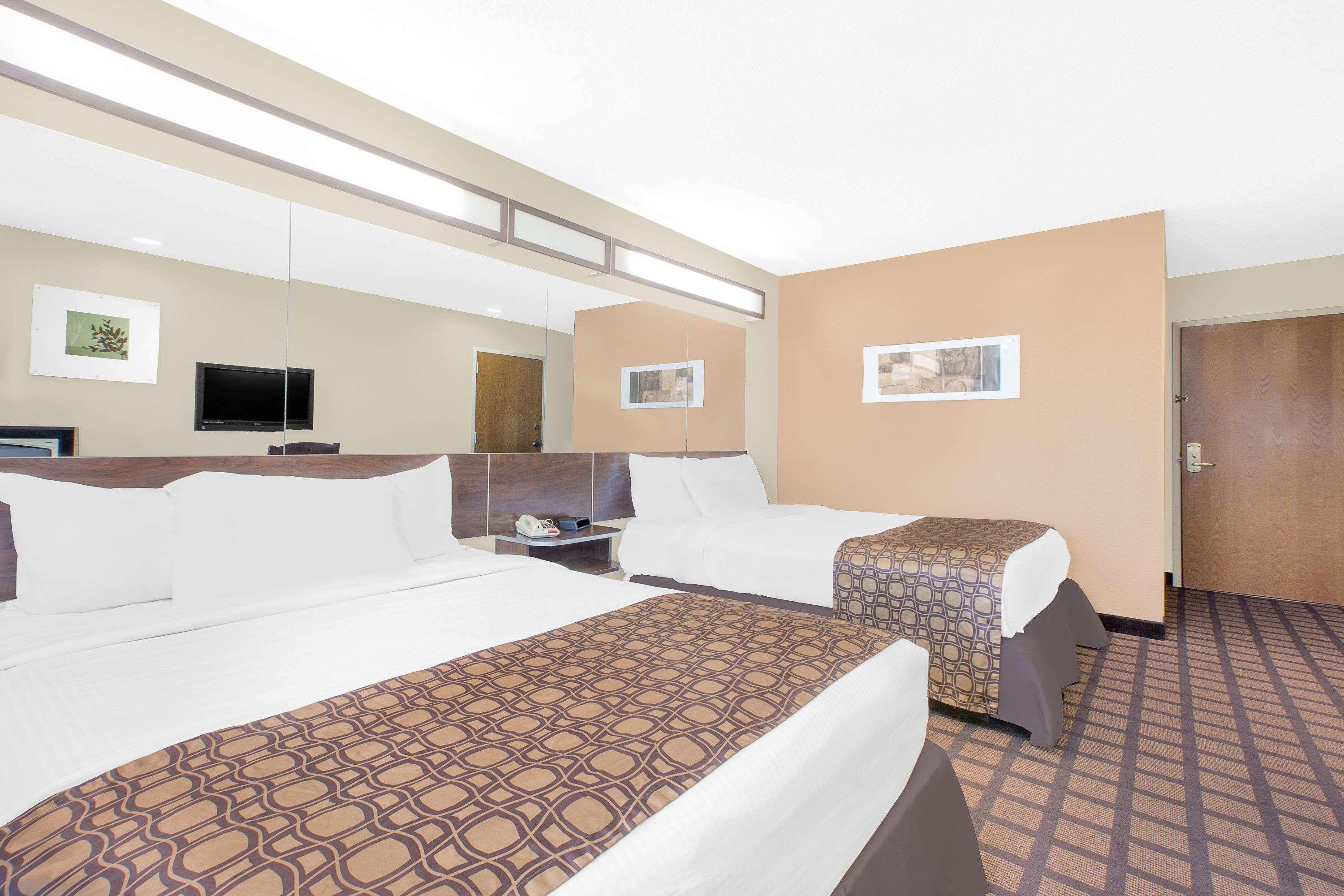 Microtel Inn & Suites By Wyndham Franklin Bagian luar foto