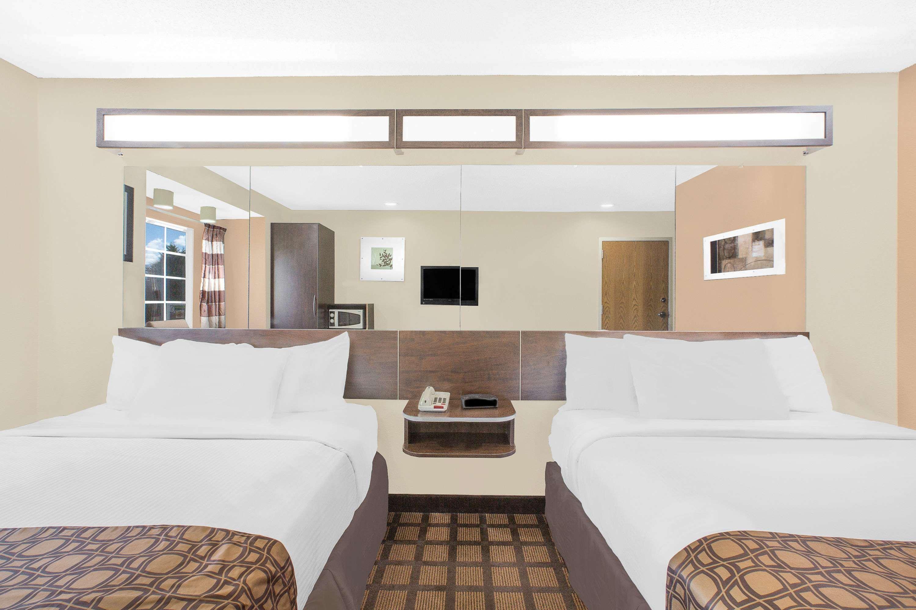 Microtel Inn & Suites By Wyndham Franklin Bagian luar foto