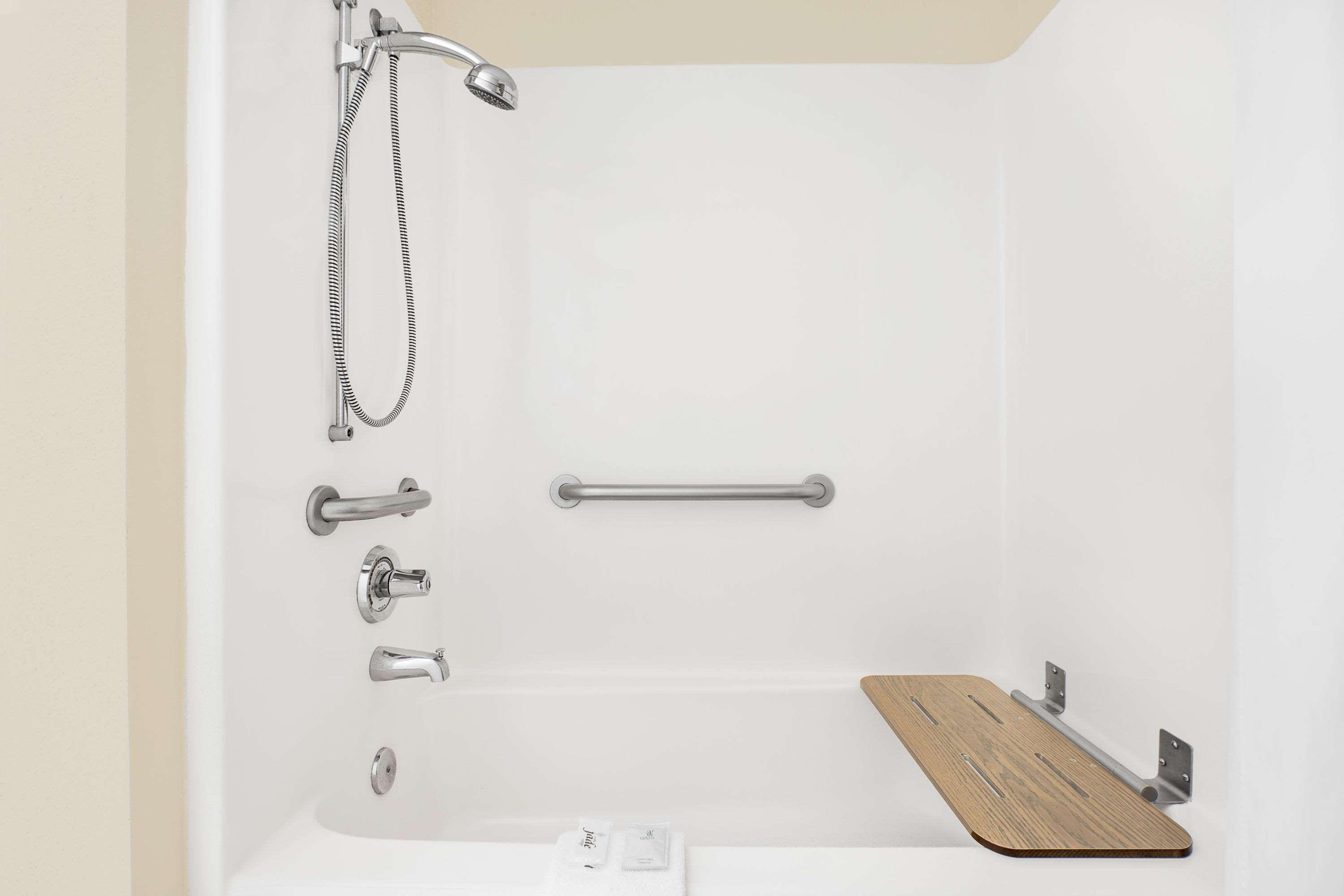 Microtel Inn & Suites By Wyndham Franklin Bagian luar foto