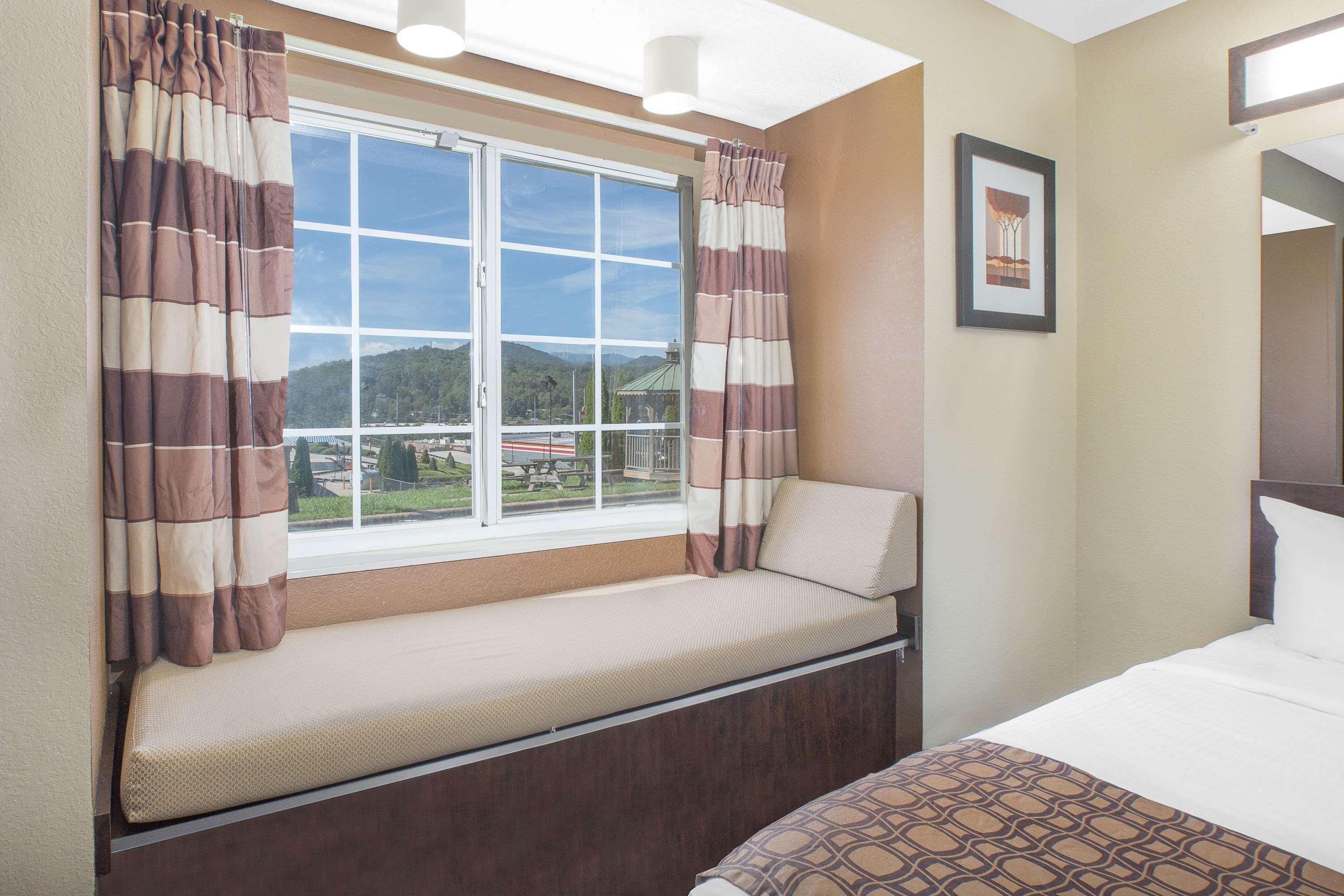 Microtel Inn & Suites By Wyndham Franklin Bagian luar foto