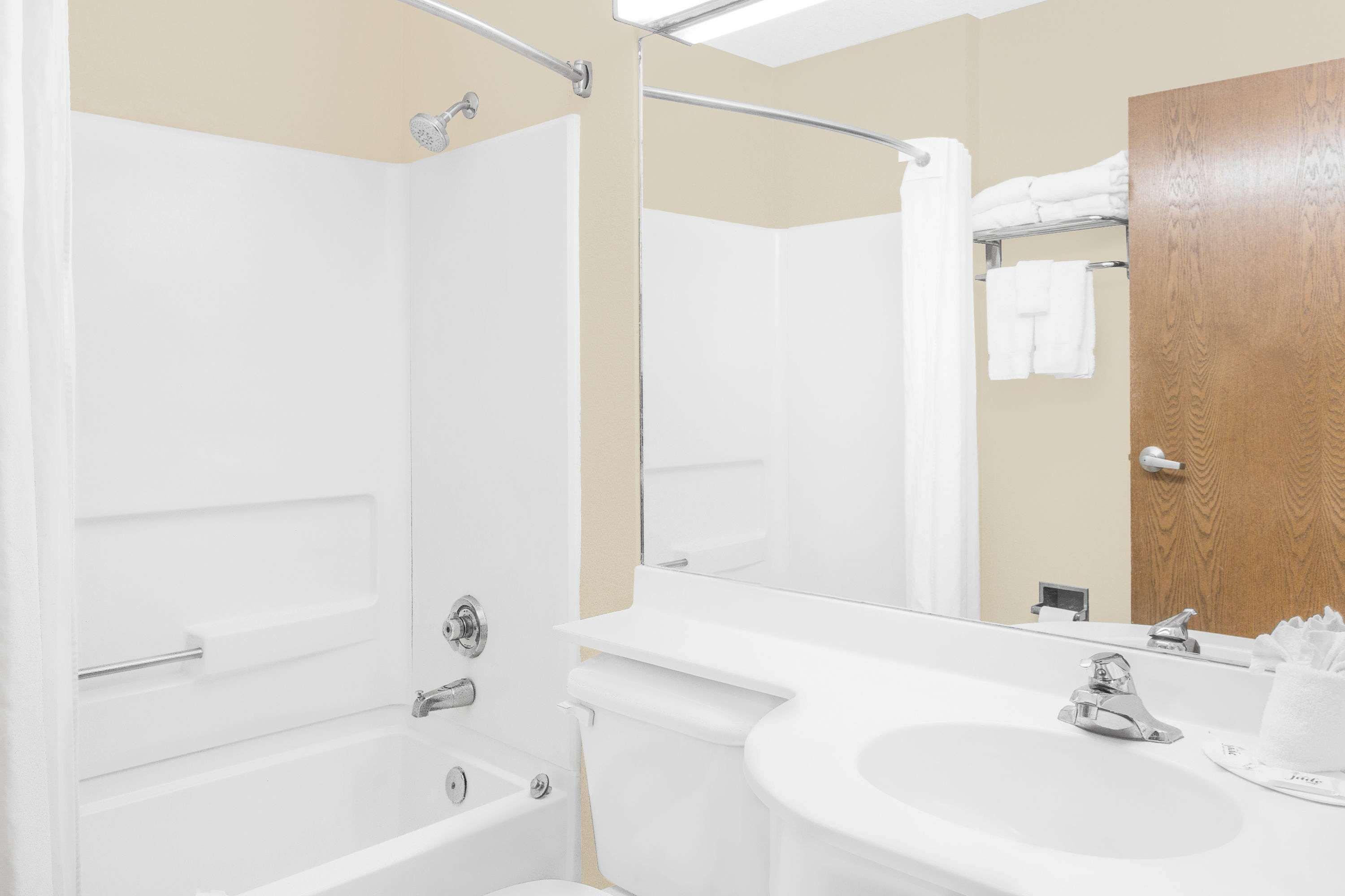 Microtel Inn & Suites By Wyndham Franklin Bagian luar foto